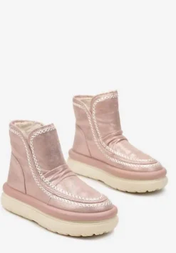 Różowe Błyszczące Śniegowce na Platformie z Kontrastowymi Przeszyciami Okuniza