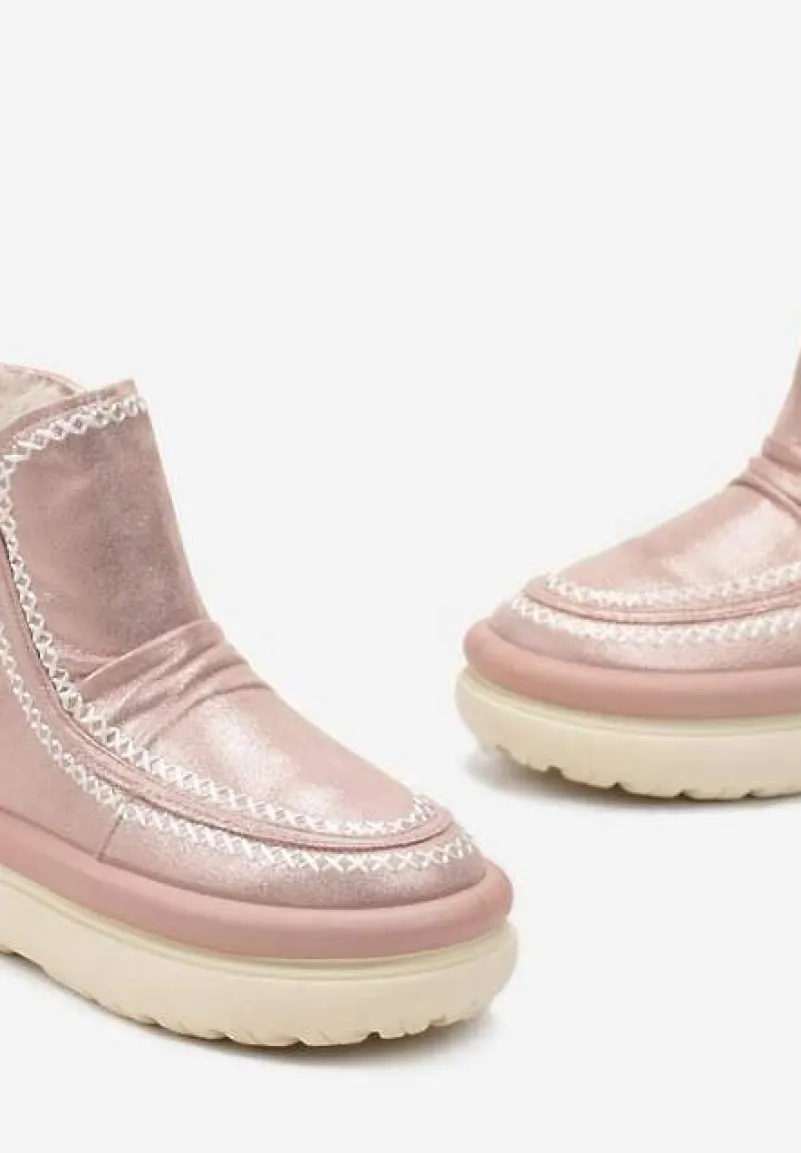 Różowe Błyszczące Śniegowce na Platformie z Kontrastowymi Przeszyciami Okuniza