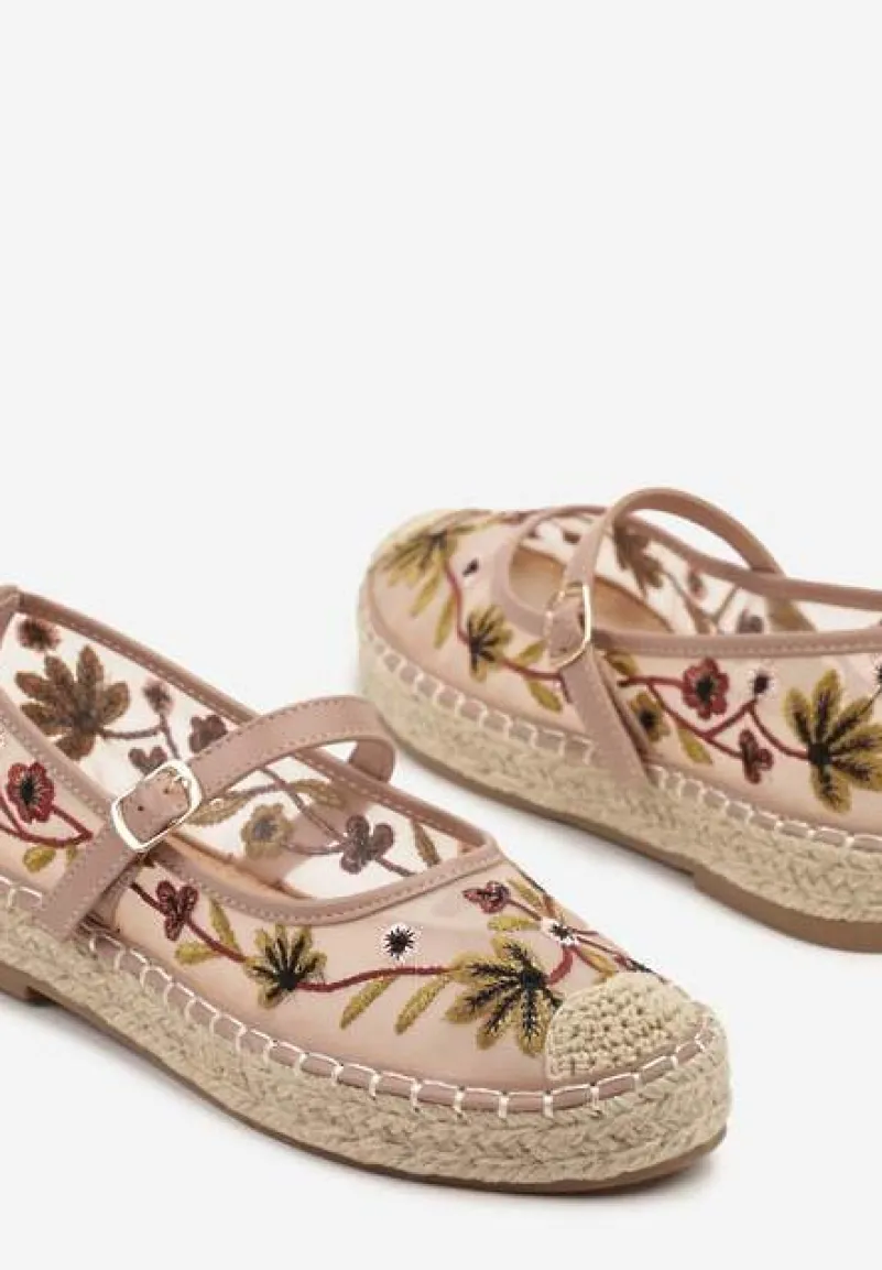 Różowe Espadryle z Siateczki na Plecionej Podeszwie Zdobione Haftem Evelritia