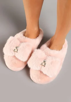 Różowe Futrzane Kapcie Ozdobione Misiem i Kokardą Tinatoria