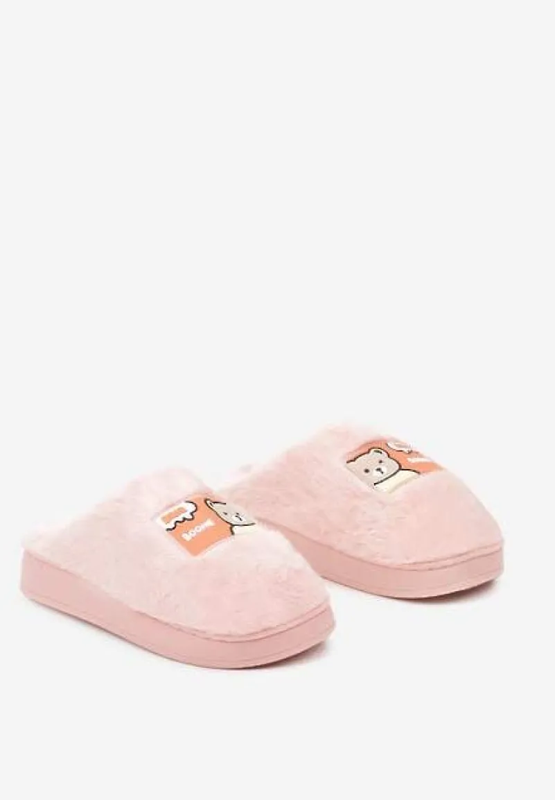 Różowe Futrzane Kapcie Vices na Platformie Ozdobione Naszywką Deofra