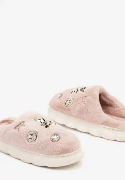 Różowe Kapcie na Płaskiej Podeszwie z Metalicznymi Aplikacjami i Futerkiem Nirissa
