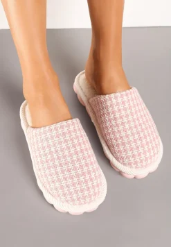 Różowe Kapcie na Platformie z Tłoczeniem Ozdobione Futerkiem i Kratą Emmizia