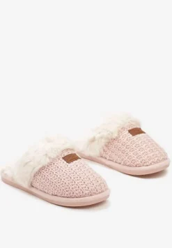 Różowe Kapcie Ozdobione Naszywką Futerkiem i Splotem Siathari