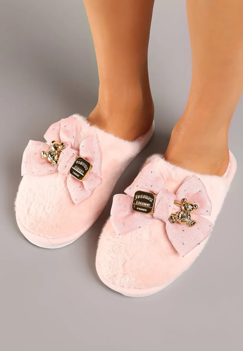 Różowe Kapcie Wsuwane z Futerkiem Ozdobione Kokardą z Metalowymi Detalami Reaniara