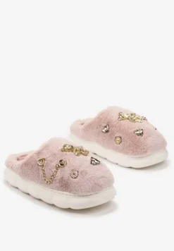 Różowe Kapcie z Futerka na Grubej Podeszwie z Naszywkami i Łańcuszkami Wyrinia