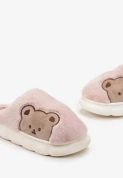 Różowe Kapcie z Futerka Ozdobione Naszywką z Misiem Lealina