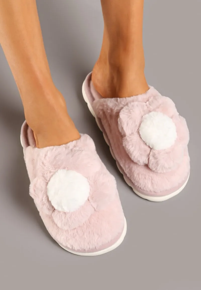 Różowe Kapcie z Futerkiem i Ozdobną Kwiatową Aplikacją Neallith
