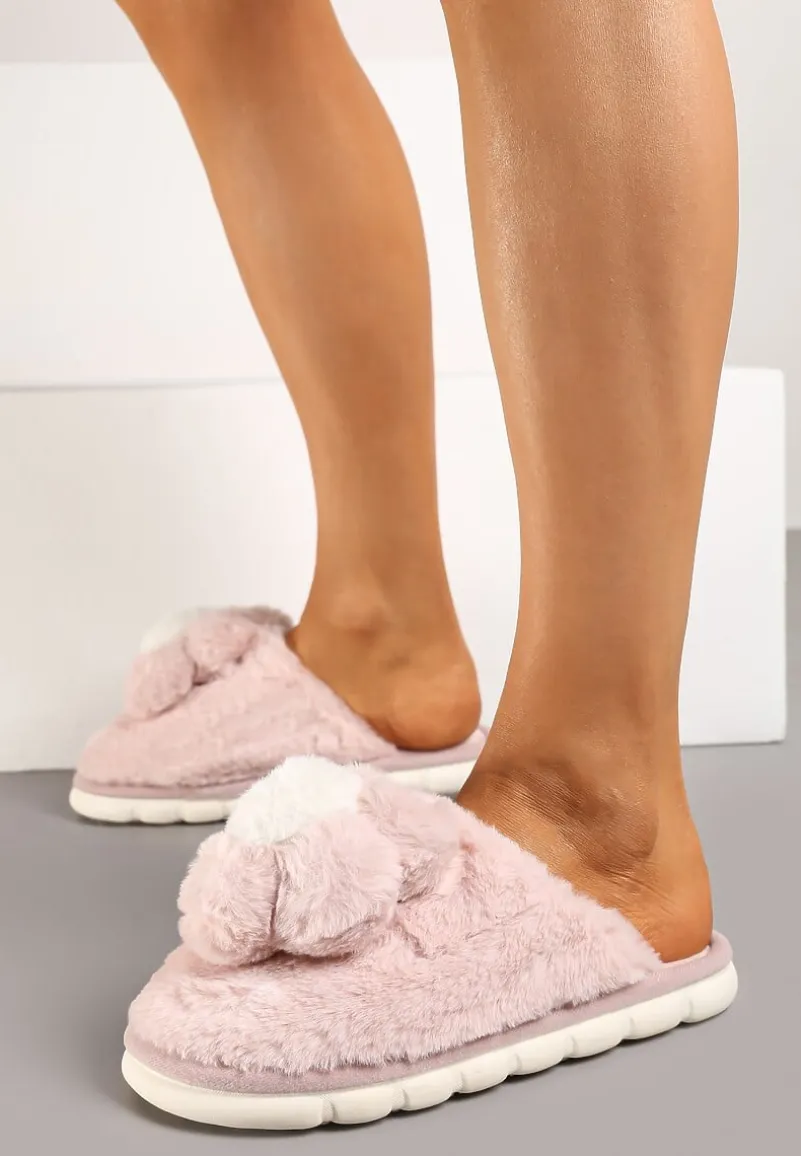 Różowe Kapcie z Futerkiem i Ozdobną Kwiatową Aplikacją Neallith
