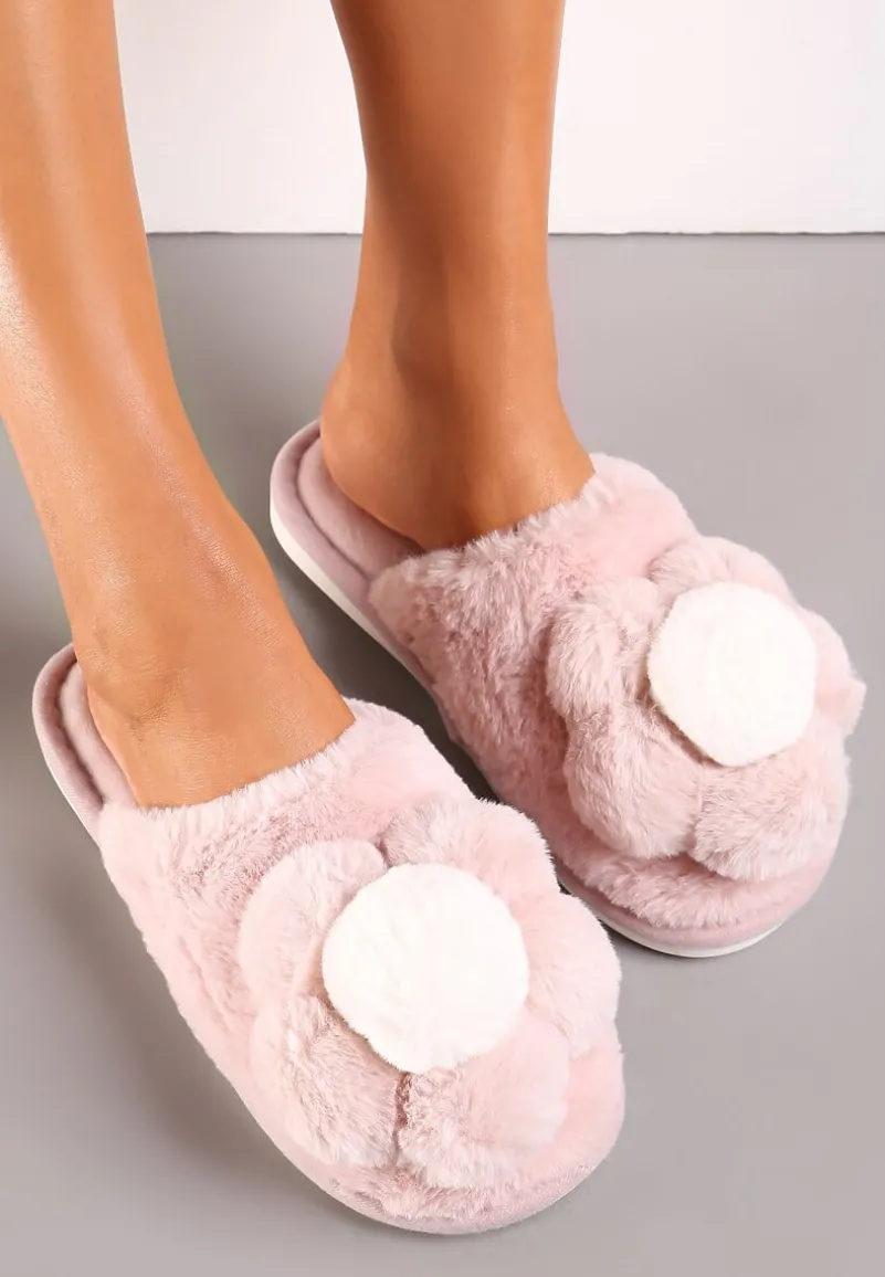 Różowe Kapcie ze Sztucznego Futra z Aplikacją 3D w Kształcie Kwiatka Melisande