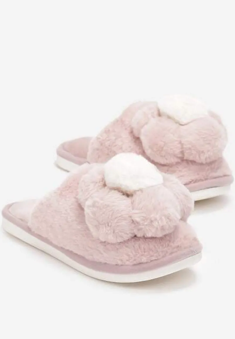 Różowe Kapcie ze Sztucznego Futra z Aplikacją 3D w Kształcie Kwiatka Melisande