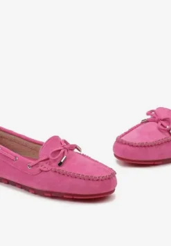 Różowe Mokasyny Ozdobione Wiązaniami i Kokardką na Froncie Cimella