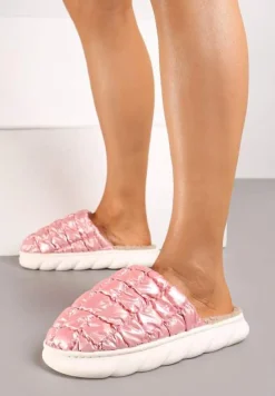 Różowe Płaskie Kapcie Vices Ozdobione Pikowaną Cholewką Aquintina