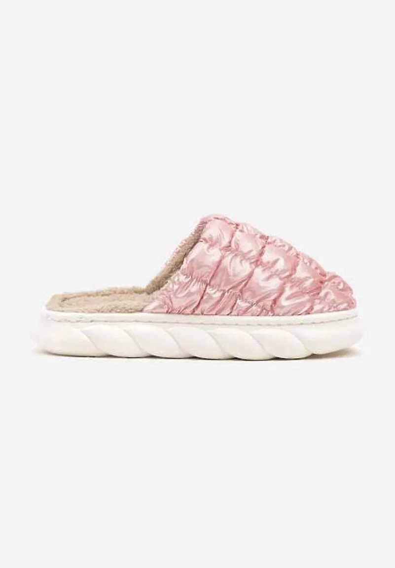 Różowe Płaskie Kapcie Vices Ozdobione Pikowaną Cholewką Aquintina