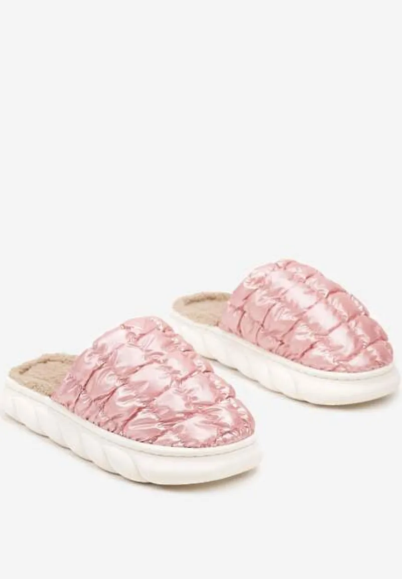 Różowe Płaskie Kapcie Vices Ozdobione Pikowaną Cholewką Aquintina