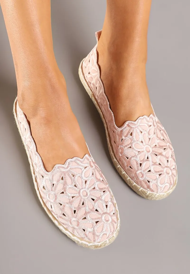 Różowe Plecione Espadryle Vices z Kwiatowym Motywem z Ażurowymi Wycięciami Honavia