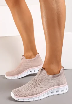 Różowe Wsuwane Buty Sportowe z Materiałową Cholewką i Dziurkami w Podeszwie Aslla