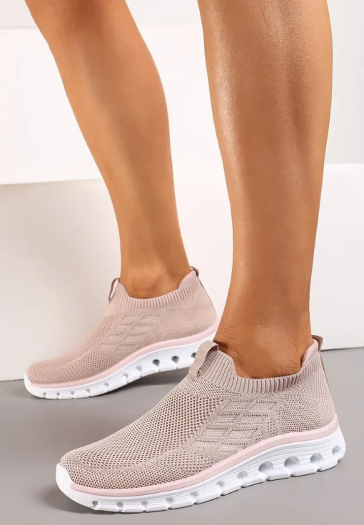 Różowe Wsuwane Buty Sportowe z Materiałową Cholewką i Dziurkami w Podeszwie Aslla