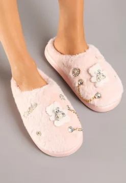 Różowe Wsuwane Kapcie z Futerkiem Ozdobione Metalowymi Aplikacjami Reandwenna