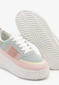Różowo-Niebieskie Sneakersy na Tłoczonej Platformie z Ozdobnymi Przeszyciami Faloviela
