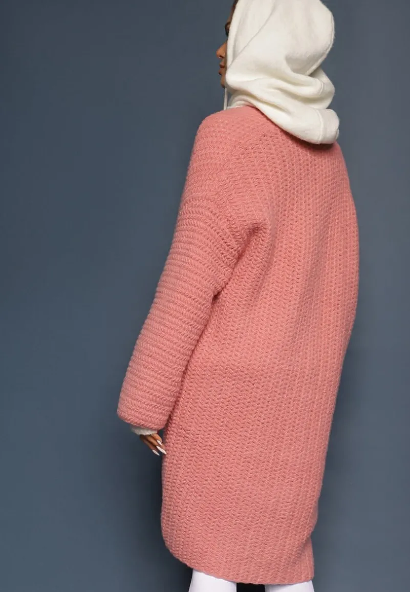 Różowy Kardigan Bez Zapięć Zdobiony Luźnym Splotem i Wsuwanymi Kieszeniami Calineth