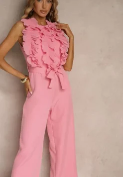 Różowy Kombinezon Koktajlowy z Żabotem Materiałowym Paskiem i Szerokimi Nogawkami Venelsea