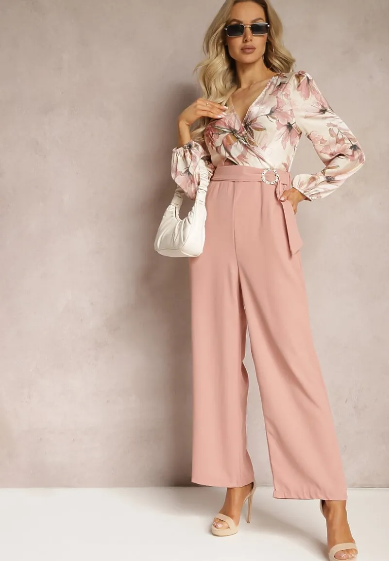Różowy Kwiatowy Kombinezon z Kopertowym Dekoltem z Paskiem i Szerokimi Nogawkami Vinia
