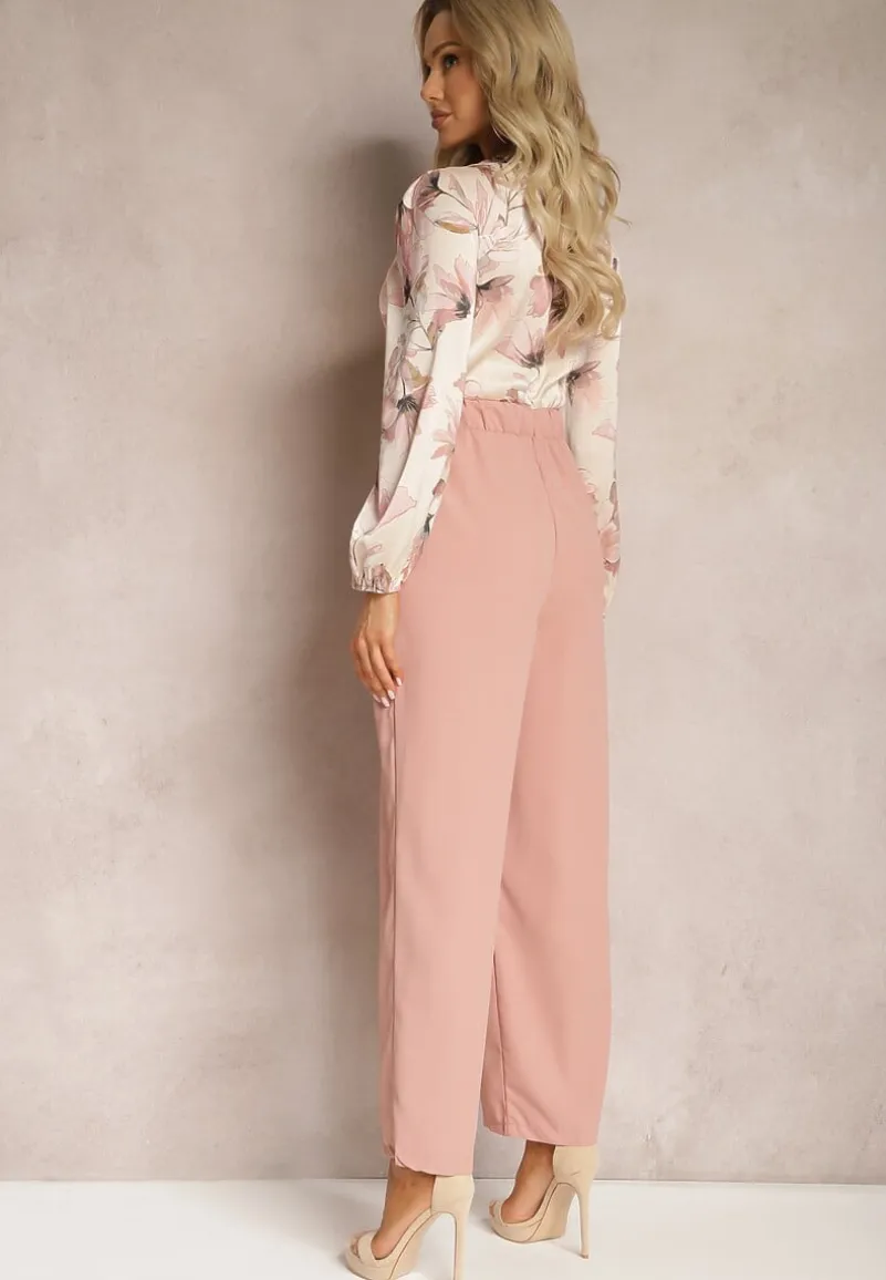 Różowy Kwiatowy Kombinezon z Kopertowym Dekoltem z Paskiem i Szerokimi Nogawkami Vinia