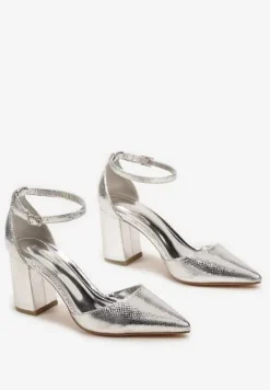Srebrne Czółenka na Obcasie z Metalicznym Połyskiem i Tłoczeniem Efrudia