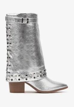 Srebrne Kozaki Kowbojki na Słupku Ozdobione Klamrą Ćwiekami i Wywiniętą Cholewką Izavira