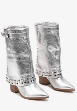 Srebrne Kozaki Kowbojki na Słupku Ozdobione Klamrą Ćwiekami i Wywiniętą Cholewką Izavira