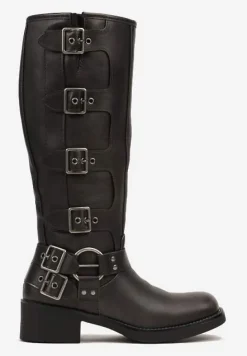 Srebrne Kozaki na Płaskiej Podeszwie w Stylu Biker Ozdobione Paskami z Regulacją Mevanisa