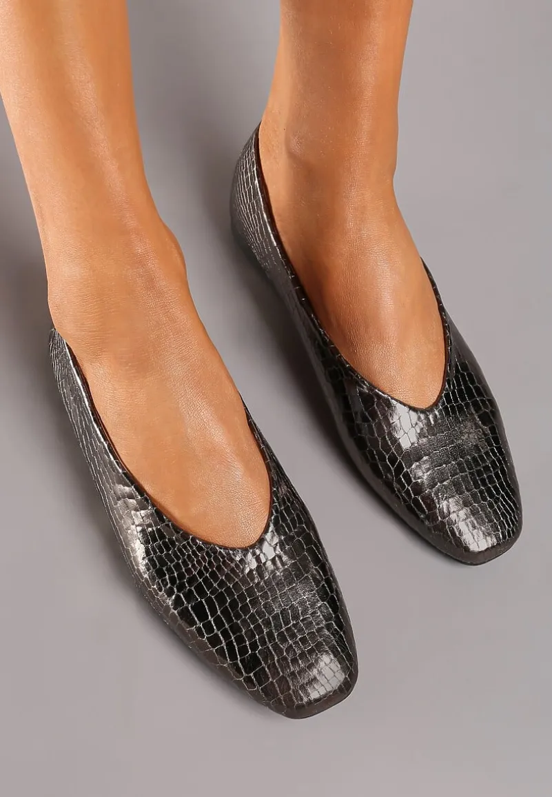 Srebrne Lakierowane Balerinki z Krokodylim Tłoczeniem o Kwadratowym Nosku Zerita