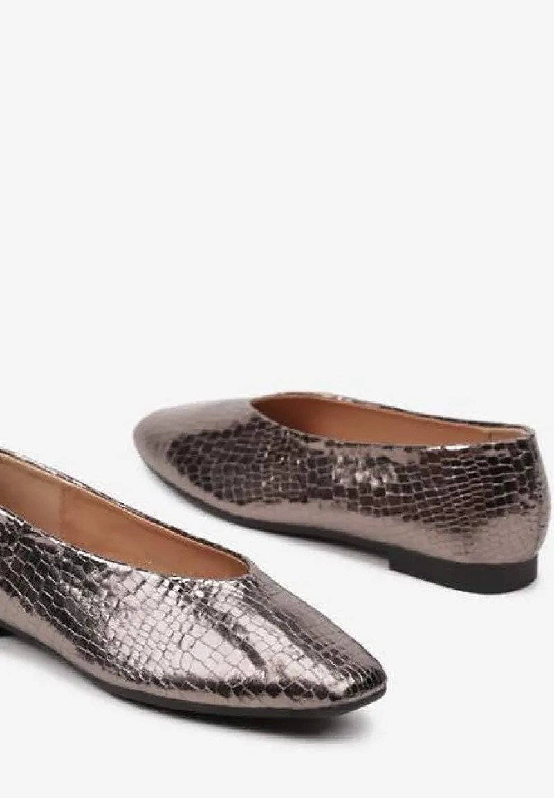 Srebrne Lakierowane Balerinki z Krokodylim Tłoczeniem o Kwadratowym Nosku Zerita