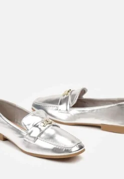 Srebrne Mokasyny na Płaskiej Podeszwie Ozdobione Cyrkoniami Nevthany
