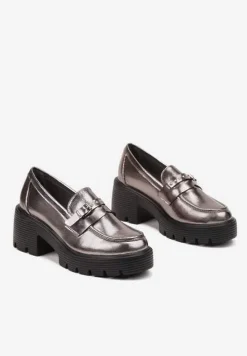 Srebrne Półbuty w Stylu Loafersów na Obcasie Zdobione Łańcuszkiem Felarionis