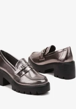 Srebrne Półbuty w Stylu Loafersów na Obcasie Zdobione Łańcuszkiem Felarionis