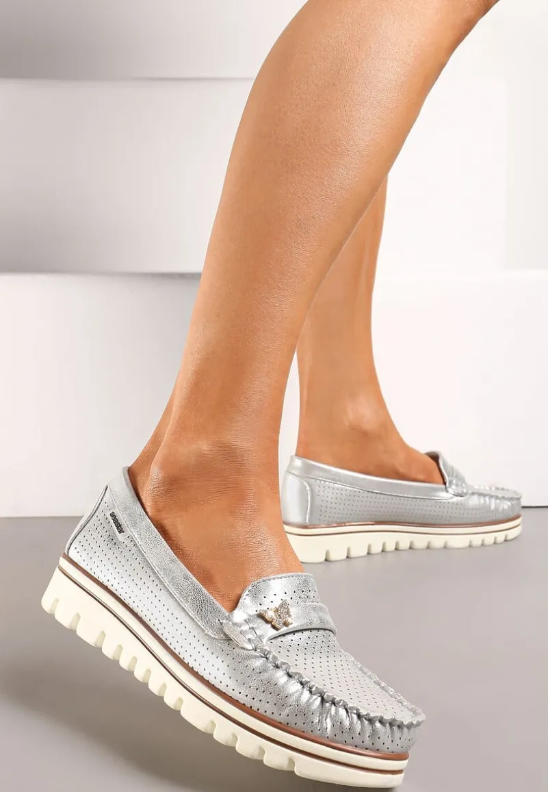 Srebrne Półbuty ze Skórzaną Wkładką i Blaszką w Kształcie Motylka Stagiana