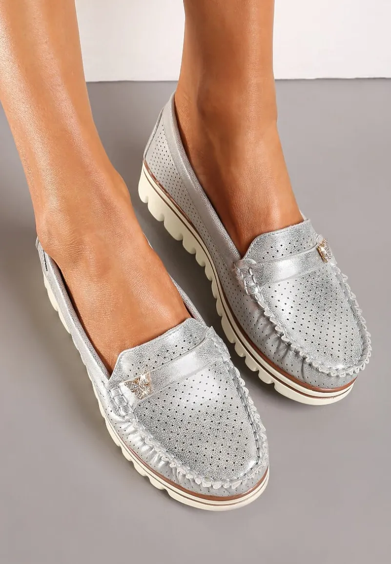 Srebrne Półbuty ze Skórzaną Wkładką i Blaszką w Kształcie Motylka Stagiana