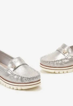 Srebrne Półbuty ze Skórzaną Wkładką i Blaszką w Kształcie Motylka Stagiana