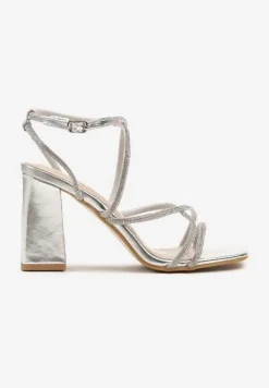 Srebrne Sandały na Obcasie z Biżuteryjnymi Paseczkami Arriennea