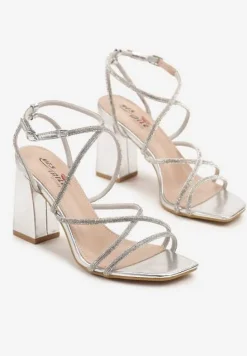 Srebrne Sandały na Obcasie z Biżuteryjnymi Paseczkami Arriennea