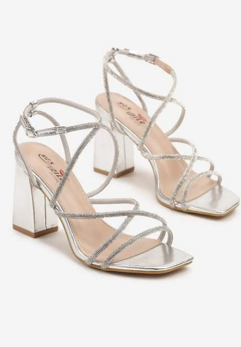 Srebrne Sandały na Obcasie z Biżuteryjnymi Paseczkami Arriennea