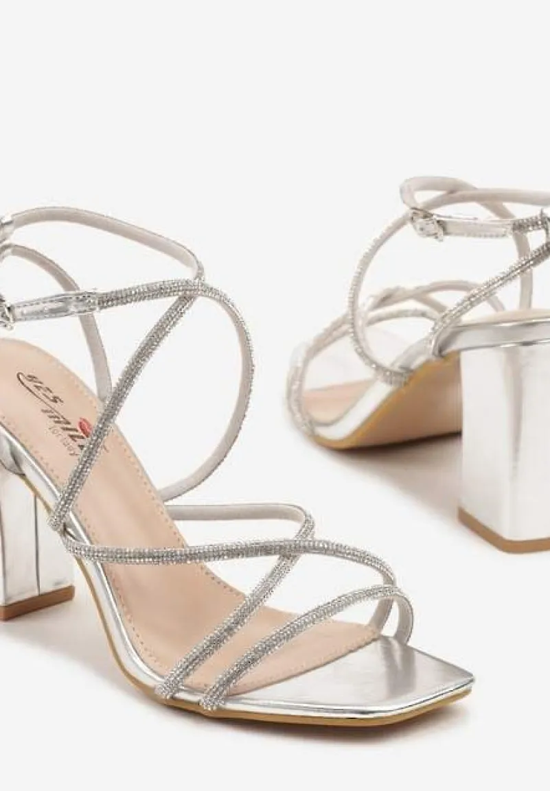 Srebrne Sandały na Obcasie z Biżuteryjnymi Paseczkami Arriennea