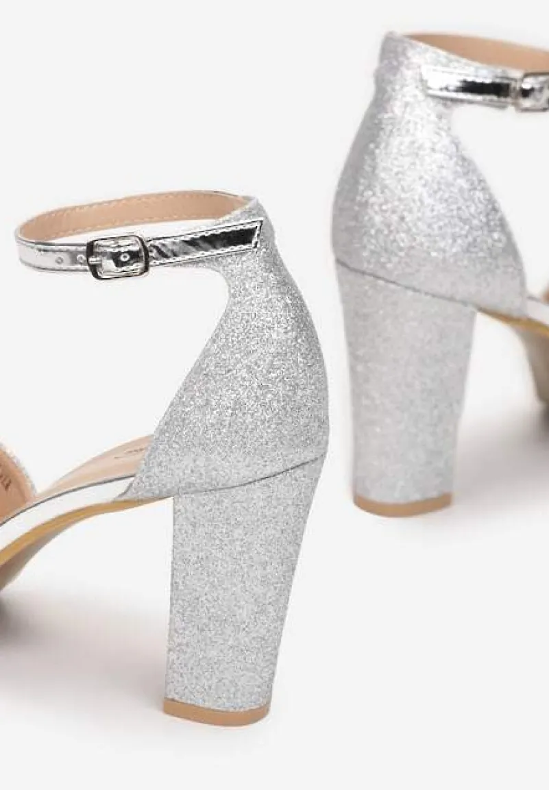 Srebrne Sandały na Słupkowym Obcasie z Brokatem Sconis
