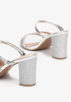 Srebrne Sandały na Słupku Zdobione Brokatem Clymiore