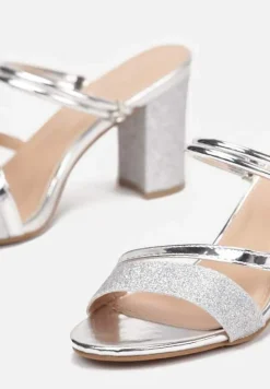 Srebrne Sandały na Słupku Zdobione Brokatem Clymiore