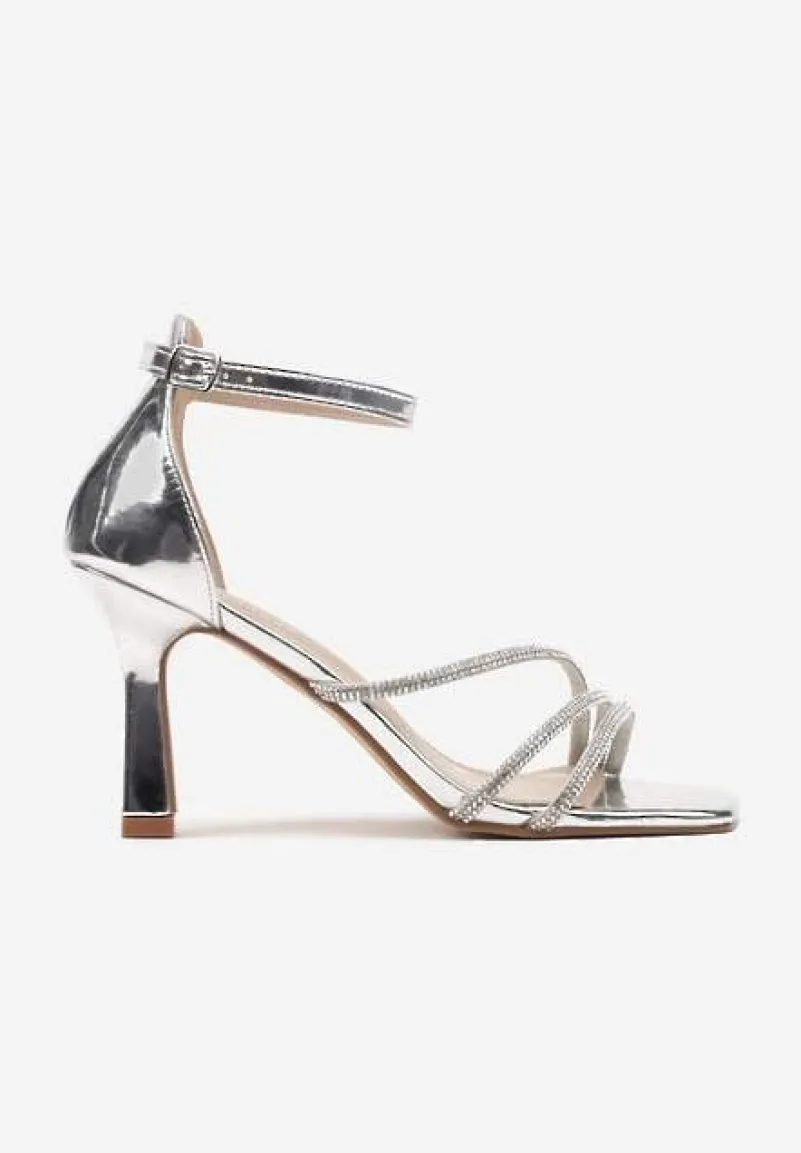 Srebrne Sandały Szpilki Zdobione Cyrkoniami Zapinane na Klamerkę Alimora