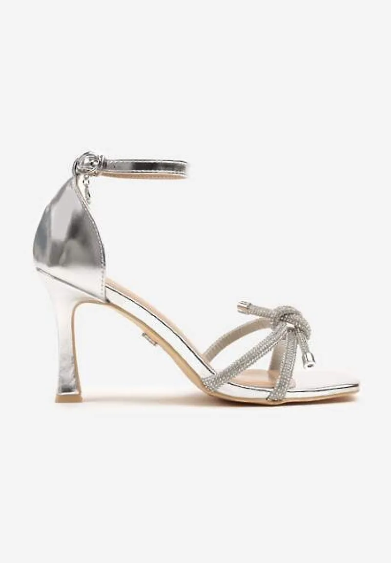 Srebrne Sandały Vices z Cyrkoniowymi Paskami Erathela