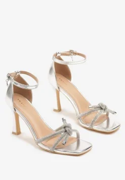 Srebrne Sandały Vices z Cyrkoniowymi Paskami Erathela